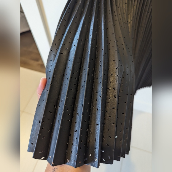 Club Monaco faux leather accordion skirt - Picture 2 of 3